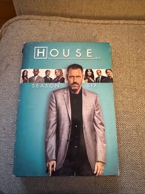 Universal House M.D. Season Six DVD Set - Teal and Black